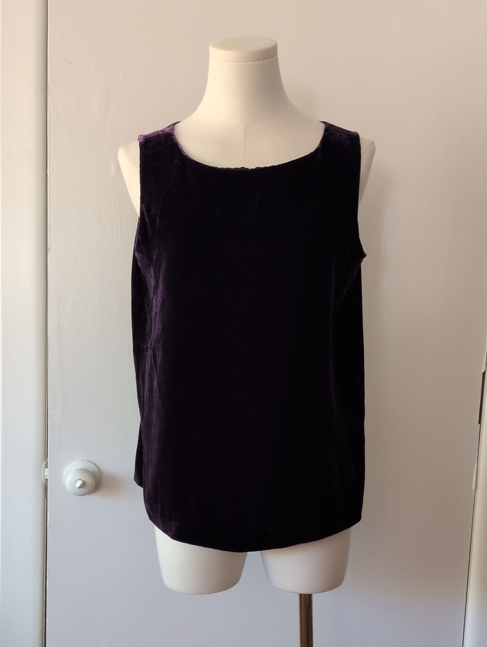 Josephine Chaus Deep Plum Velvet Sleeveless Shell - Size 10 Petite
